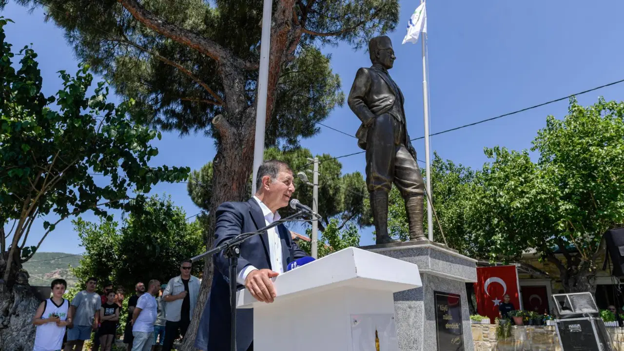 Foça Yeniköy Atatürk heykeline kavuştu