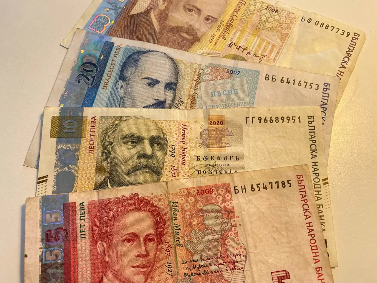 Naftalinli banknotlar banka kasasında alev aldı