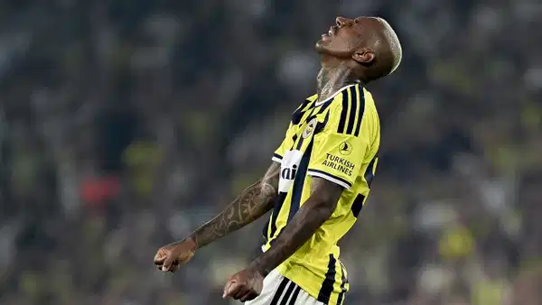 Derbi öncesi Fenerbahçe'de veda: Anderson Talisca, İstanbul'dan ayrıldı