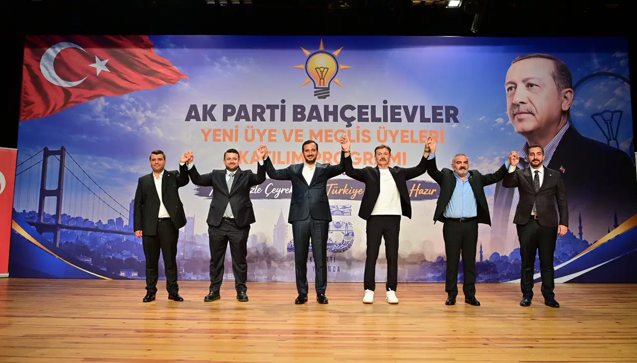 AKP İstanbul İl Başkanı duyurdu: Bahçelievler'de 3 CHP'li meclis üyesi AKP'ye geçti