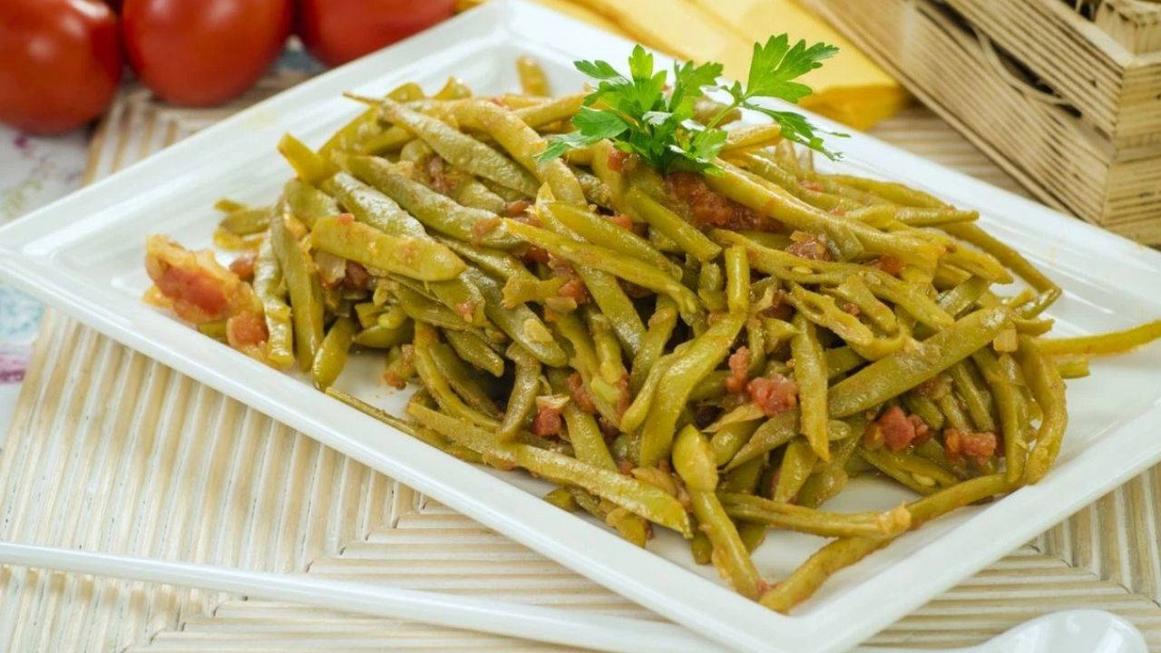 Kahvaltıdan akşam yemeğine: Fasulye kavurması tarifi