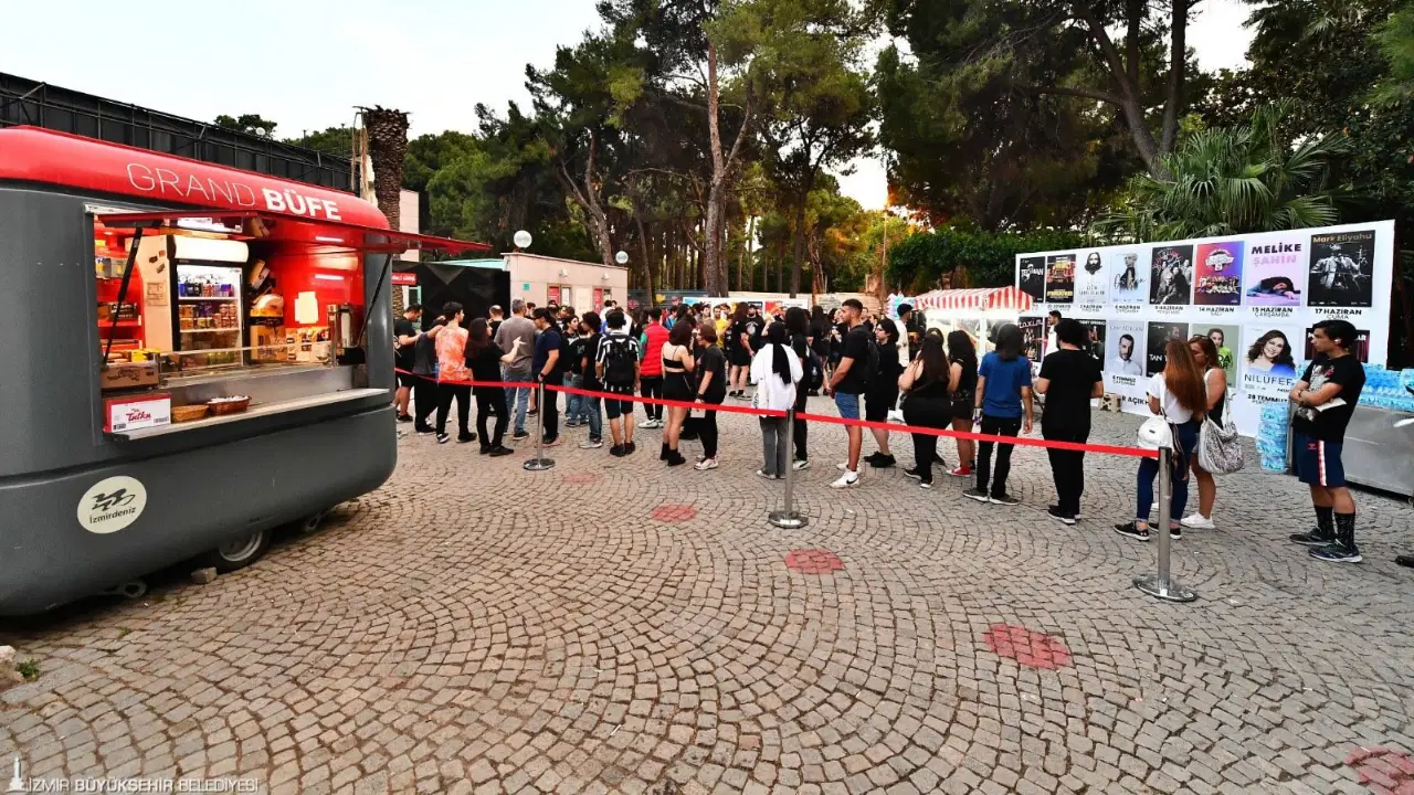 Gençliğe üç bilet jesti