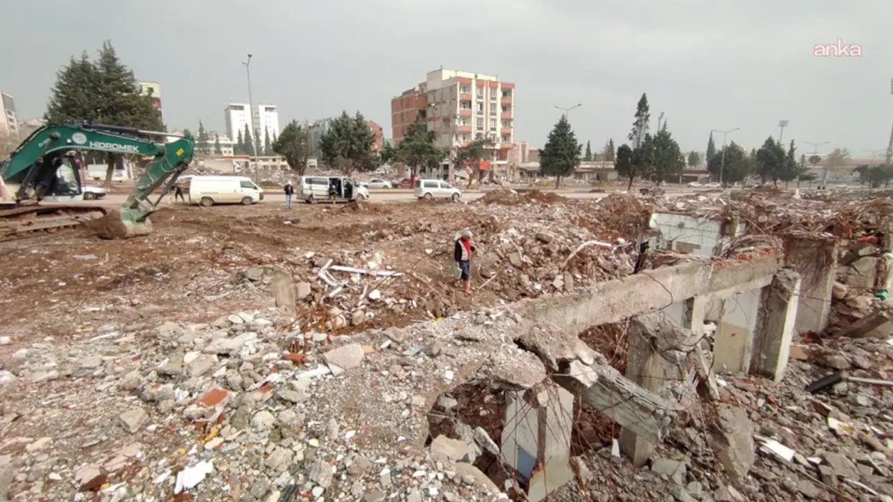 Deprem davasında skandal: Bilirkişilerden birinin sanıkla daha önce çalıştığı ortaya çıktı