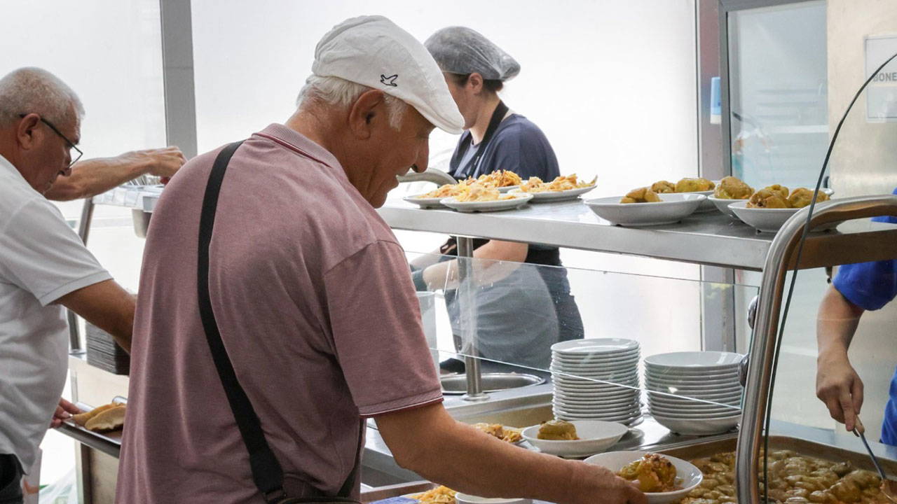 Buca’da 'Askıda Yemek' uygulaması binlerce kişiye destek oldu