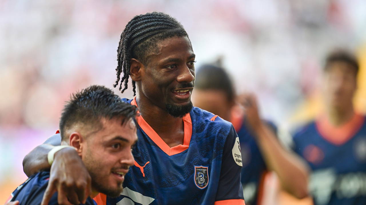 Başakşehir, Antalyaspor deplasmanında nefes aldı!