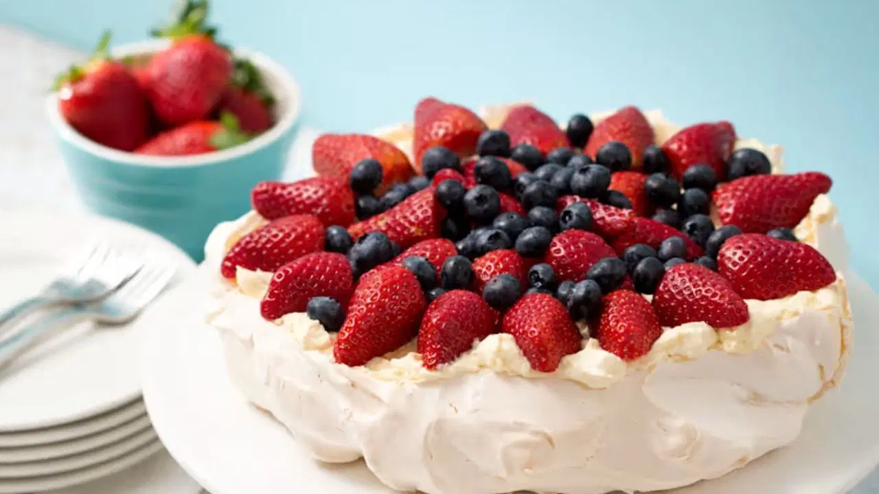 Dışı çıtır içi yumuşak: Pavlova tarifi