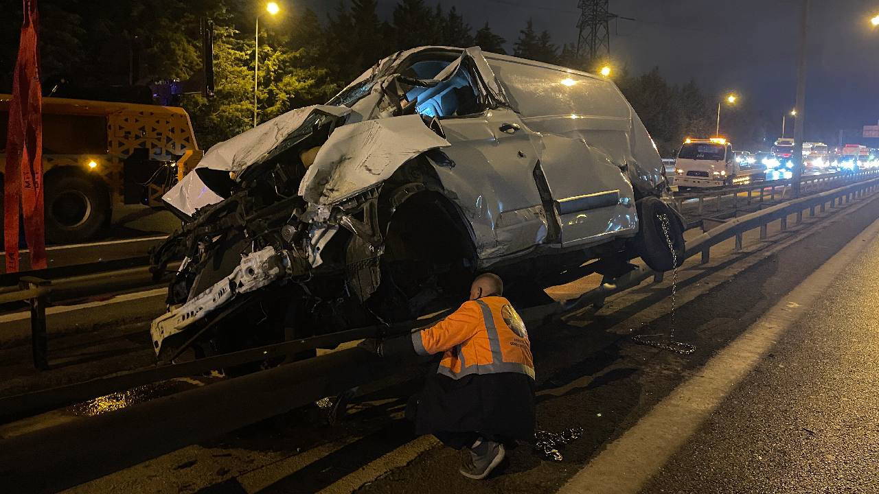 İstanbul'da ticari araç bariyerlere çıktı!