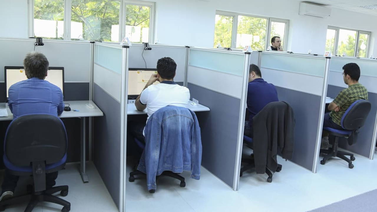 ÖSYM'den 'elektronik sınav' adımı: Testlerde kağıt dönemi sona mı eriyor?