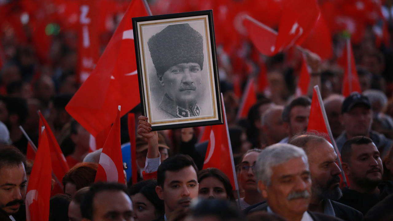 Beşiktaş'ta Cumhuriyet coşkusu... ‘Mustafa Kemal Atatürk'ü unutturmayacağız’