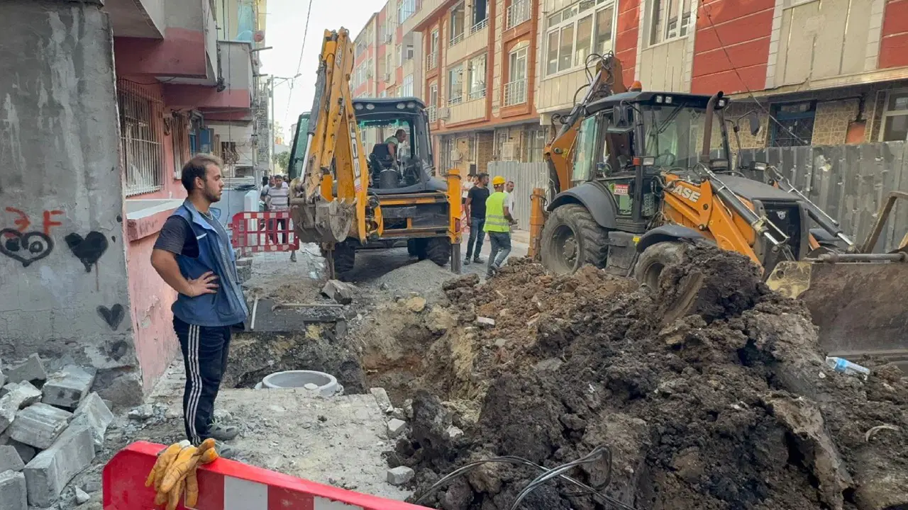 Küçükçekmece'de doğal gaz borusu patladı: 2 işçi yaralandı