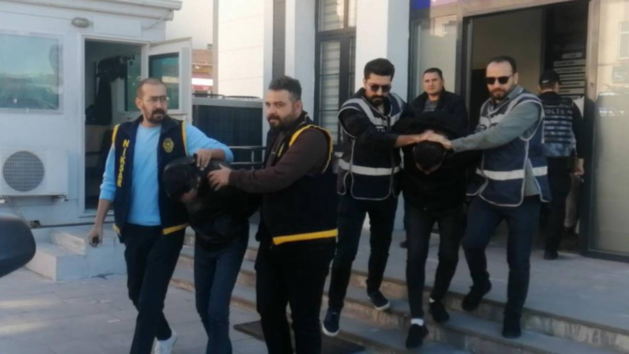 Yaşlı çifti 1.5 milyon lira dolandıran sahte polisler tutuklandı