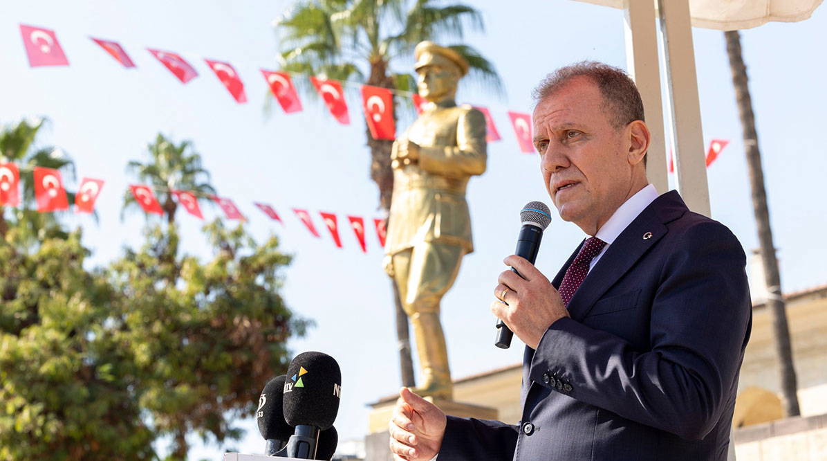 Vahap Seçer'den 29 Ekim'de 'İmamoğlu' mesajı: 'Halkımız bir kenara yazıyor'