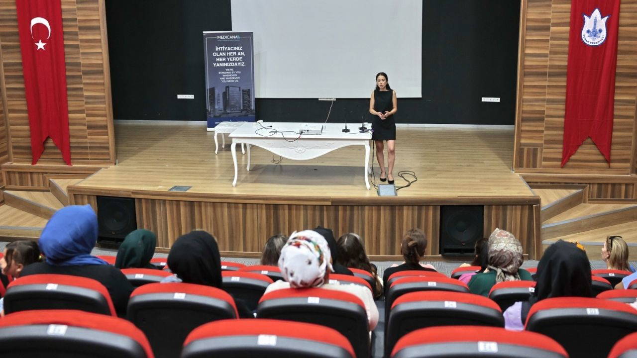 ‘Mutlu Çocuklar’ın anneleri seminere katıldı