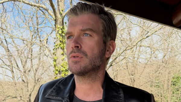 Kıvanç Tatlıtuğ'dan sosyal medya hamlesi