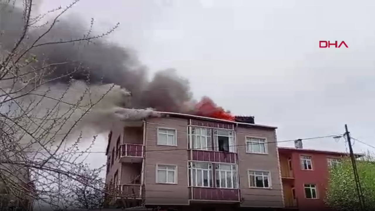 Ümraniye'de 3 katlı binanın çatısında yangın!