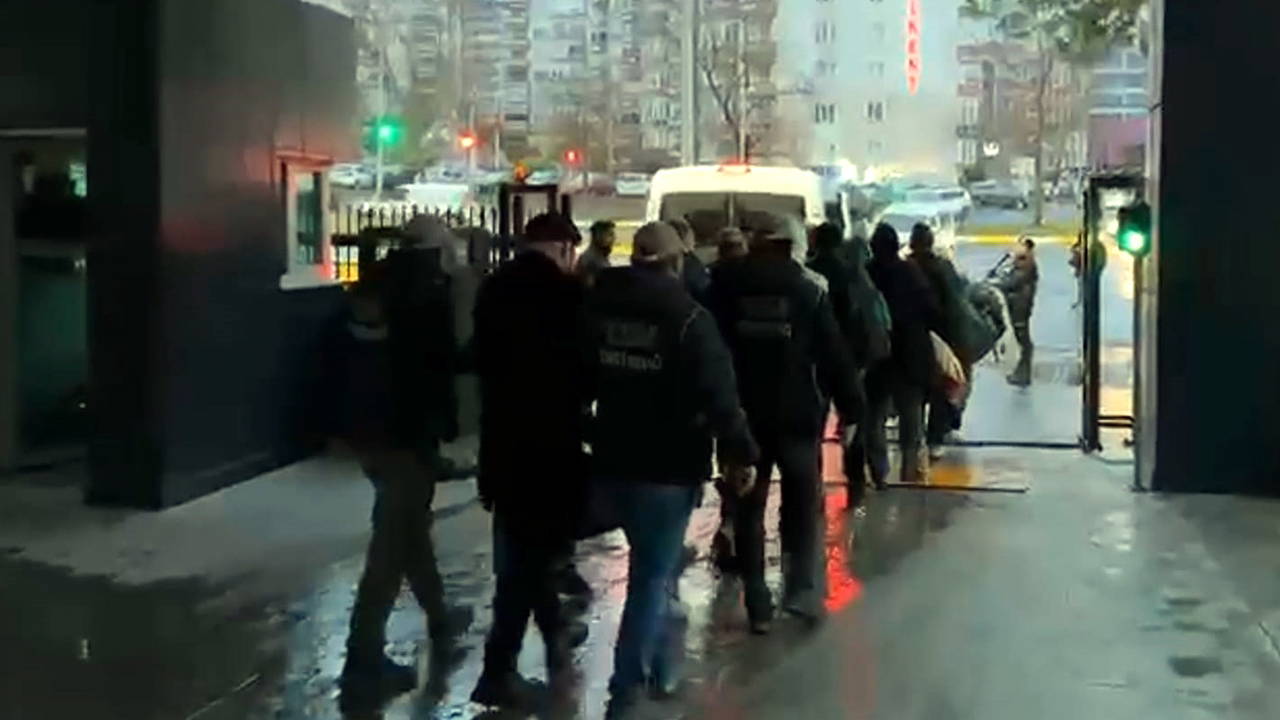 Yurtdışına kaçma hazırlığındaki 4 FETÖ şüphelisi yakalandı!