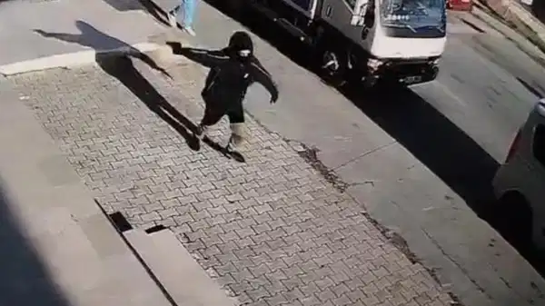 Arnavutköy'de markete silahla ateş açan 14 yaşındaki çocuk yakalandı