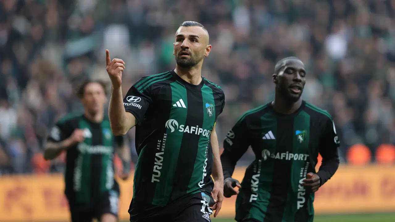 Serdar Dursun'dan minik taraftara sürpriz hediye 