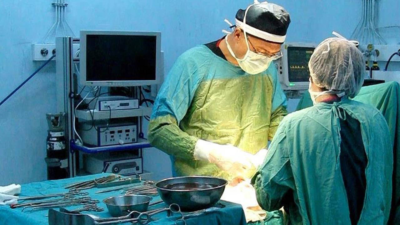 İstanbul'da bir sağlık skandalı daha... Estetik operasyon sonrası göğüslerini kaybetti: Ameliyatı yapan diş hekimi çıktı!