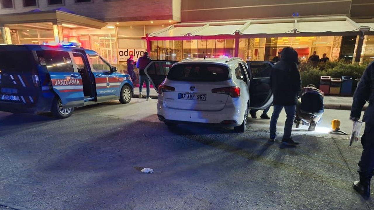 5 gündür park halinde olan otomobilden ceset çıktı