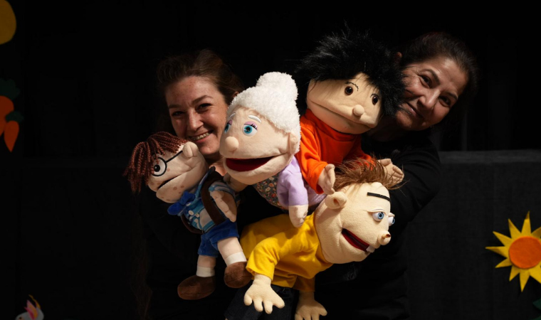 “Kasaba Sakinleri” lösemili çocuklar için sahnede