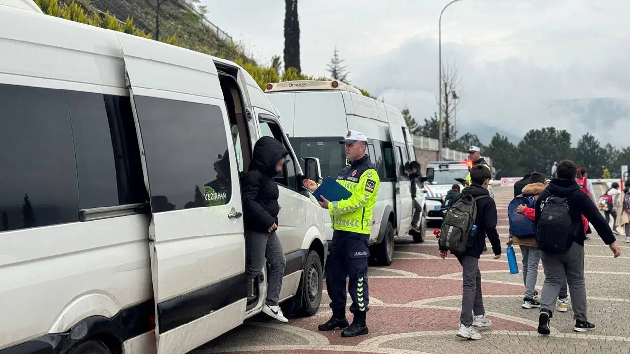 'Okul Taşıtı' yazmayan servis aracına para cezası