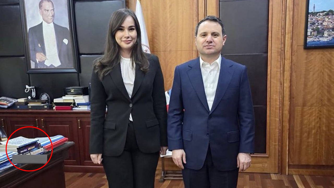 Akın Gürlek'in odasında 'Murat Ağırel' ayrıntısı
