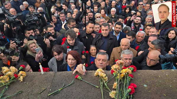 Kalpaksız Kuvvacı, katledilişinin 33. yılında şiirler, türküler ve karanfillerle anıldı: Unutmayacağız