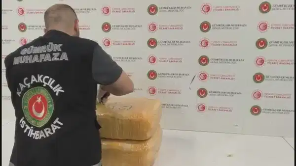 İstanbul Havalimanı'nda 25 kilogram esrar ele geçirildi: 2 kişi gözaltında
