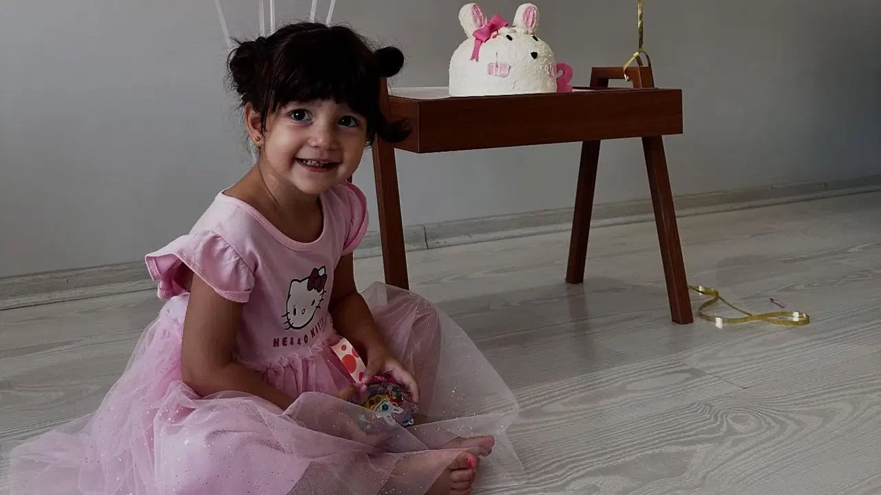 3 yaşındaki Melinda, 3. kattan düşerek yaşamını yitirdi!