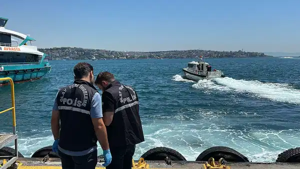 Beşiktaş'ta vapur yolcuları fark etti: Denizden kadın cesedi çıkarıldı