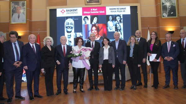 Başkent Üniversitesi, 8 Mart kapsamında ünlü sanatçı Müjde Ar’ı konuk etti: ‘Kadınlar günü erkeklerin, 364 gün kadınların olsun’