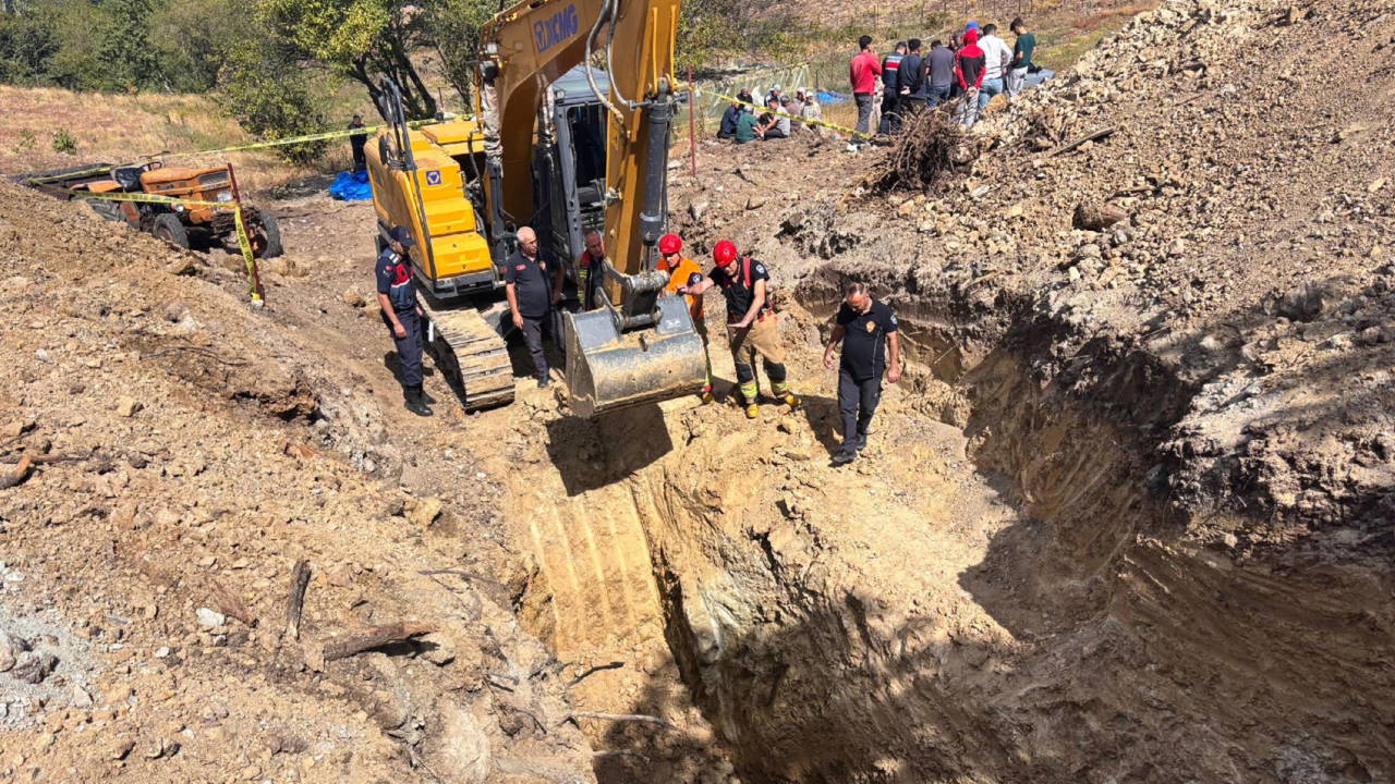 Havuz kazısında toprak kaydı: Can kayıpları var!