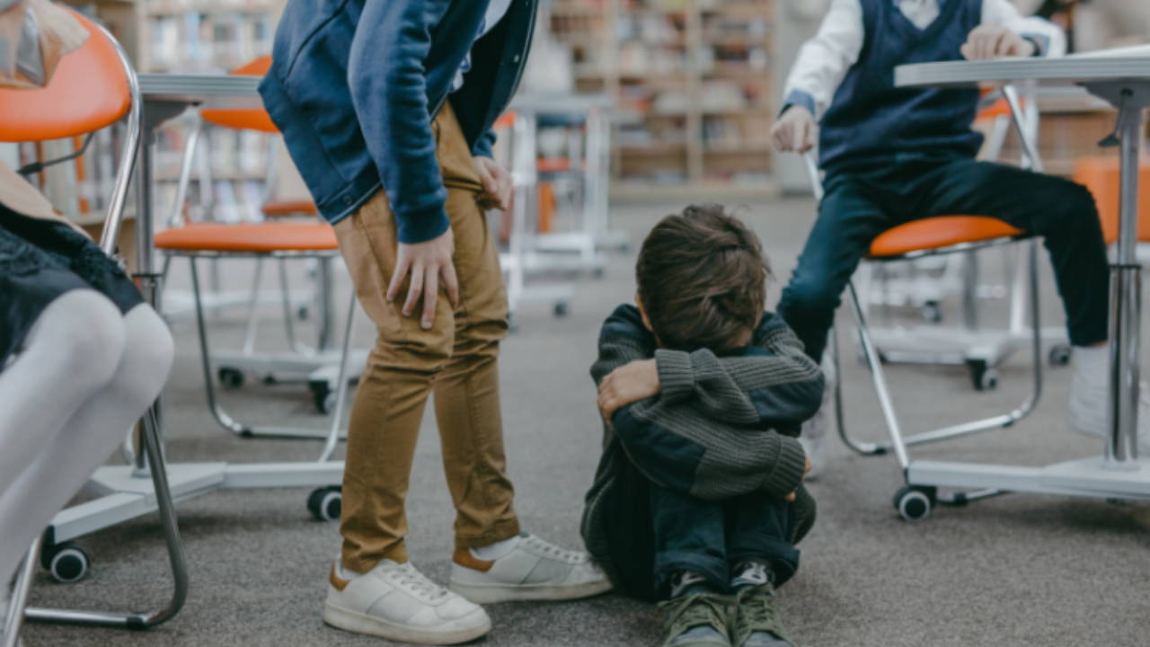 Uzman: 'Akran zorbalığı çocukları intihara sürükleyebilir'