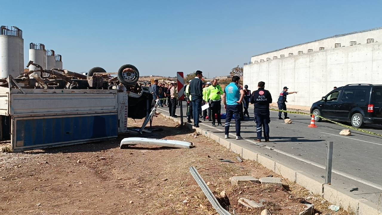 Gaziantep'te otomobil ile kamyonet çarpıştı: Ölü ve yaralı var!