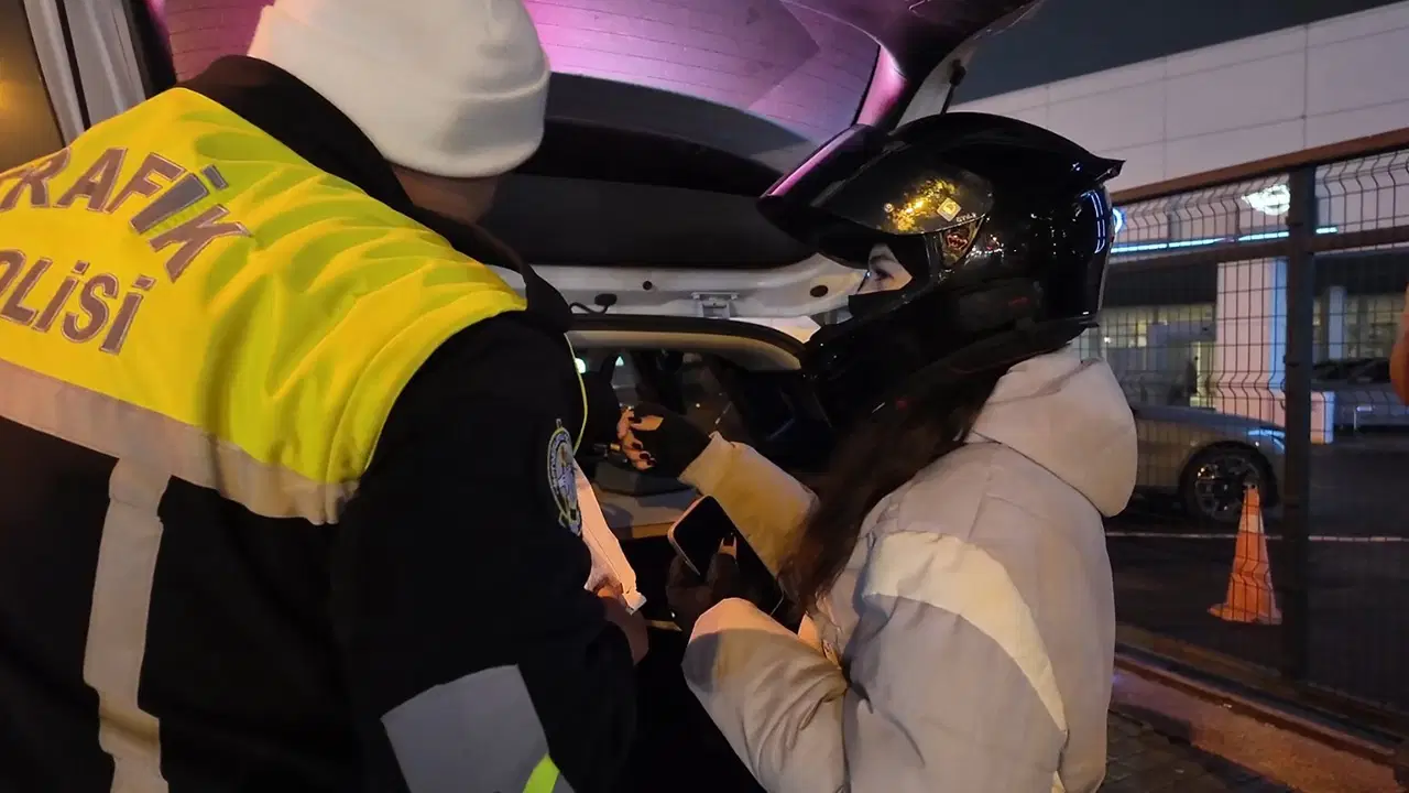 İlk cezasını yedi: 'Ehliyet zarfını polisler açsın istiyordum'