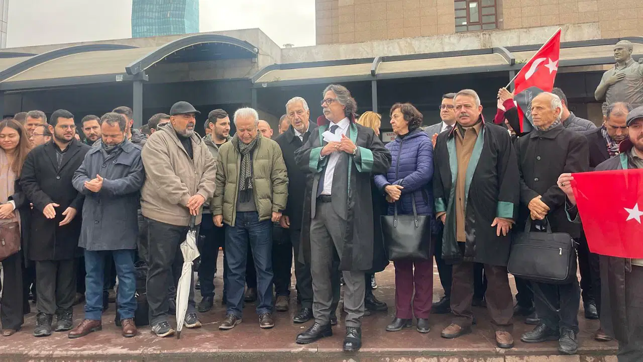 İzmir’de Cumhuriyetçi Avukatlar Grubu'ndan 'bayrak' tepkisi: 'Türk bayrağı bu milletin ortak onurudur'