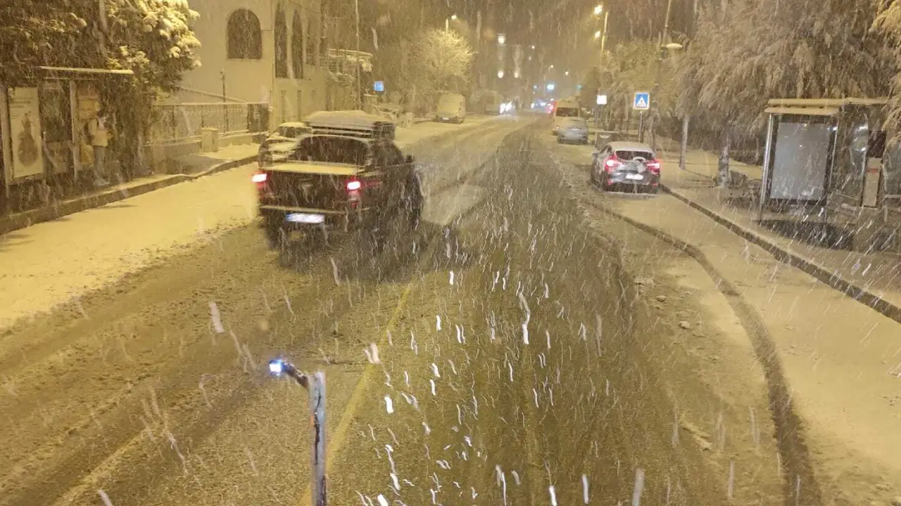 İBB’den yeni yılda kar seferberliği: 3 bin 834 personel, bin 355 araçla mücadele