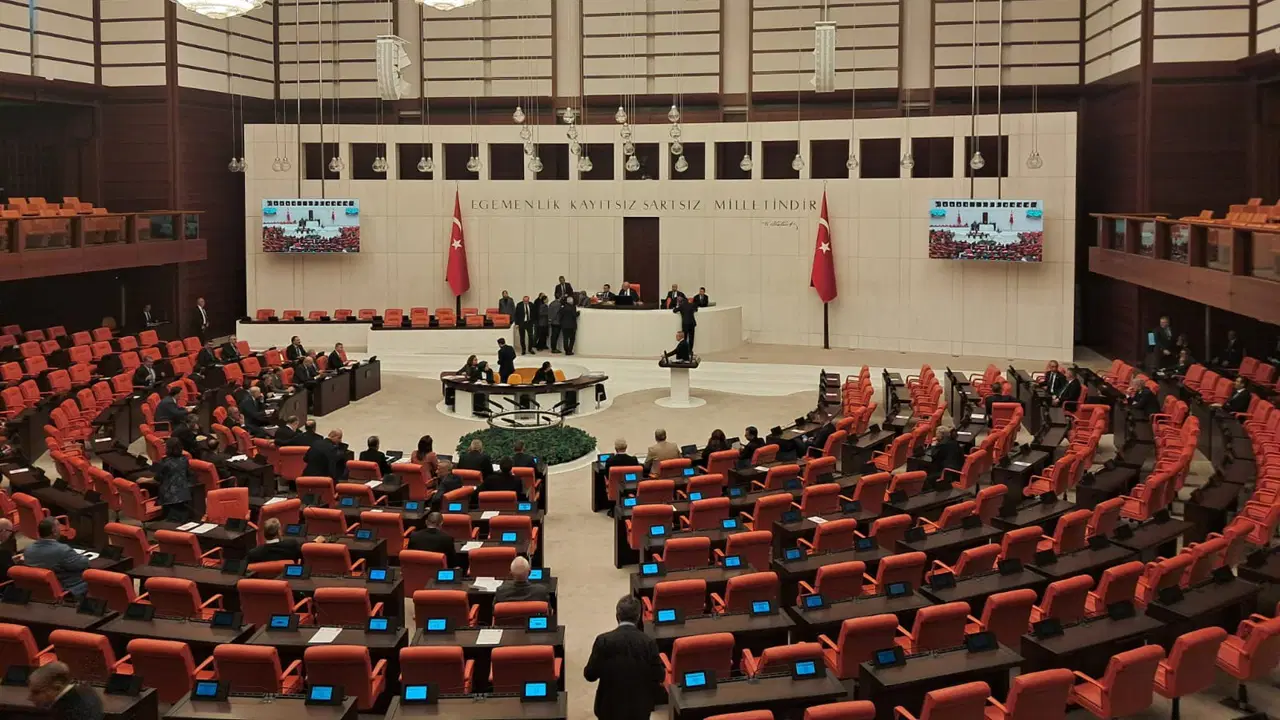 AKP'li vekillerden ikinci 'yoklama' skandalı: Meclis Başkanvekili Celal Adan'dan sert tepki geldi!