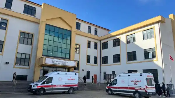 Okula getirilen yemekten 5 öğrenci zehirlendi