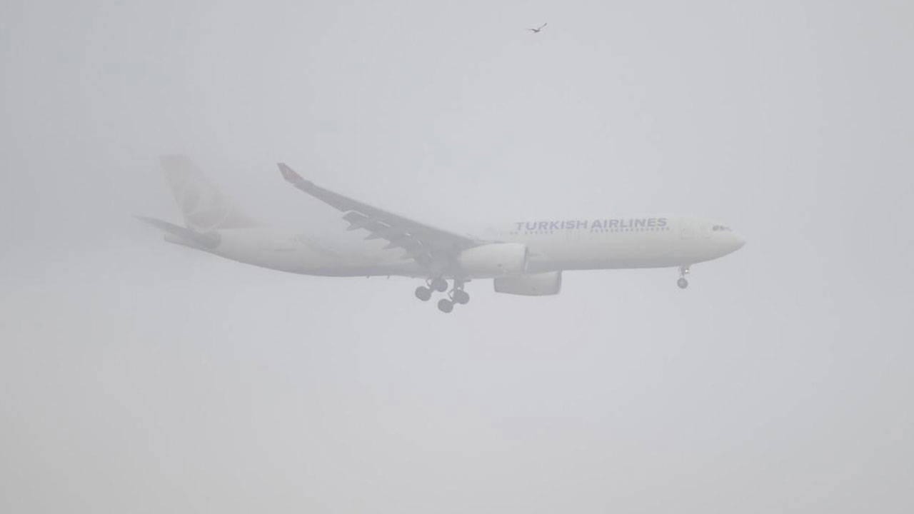 Yoğun sis etkili oldu: Uçak seferi iptal edildi