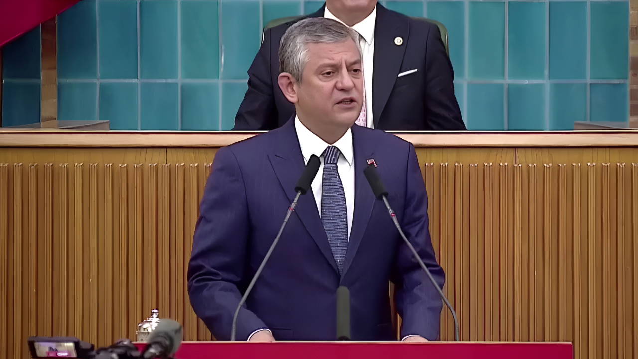 Seçilmiş CHP yönetiminde 'mutlak butlan' sonrası ilk grup toplantısı! Özgür Özel kürsüde: İşte ilk sözleri...