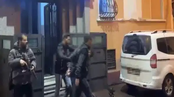 Yapay zekayla fotoğrafını değiştirip kimlik çıkarmış!