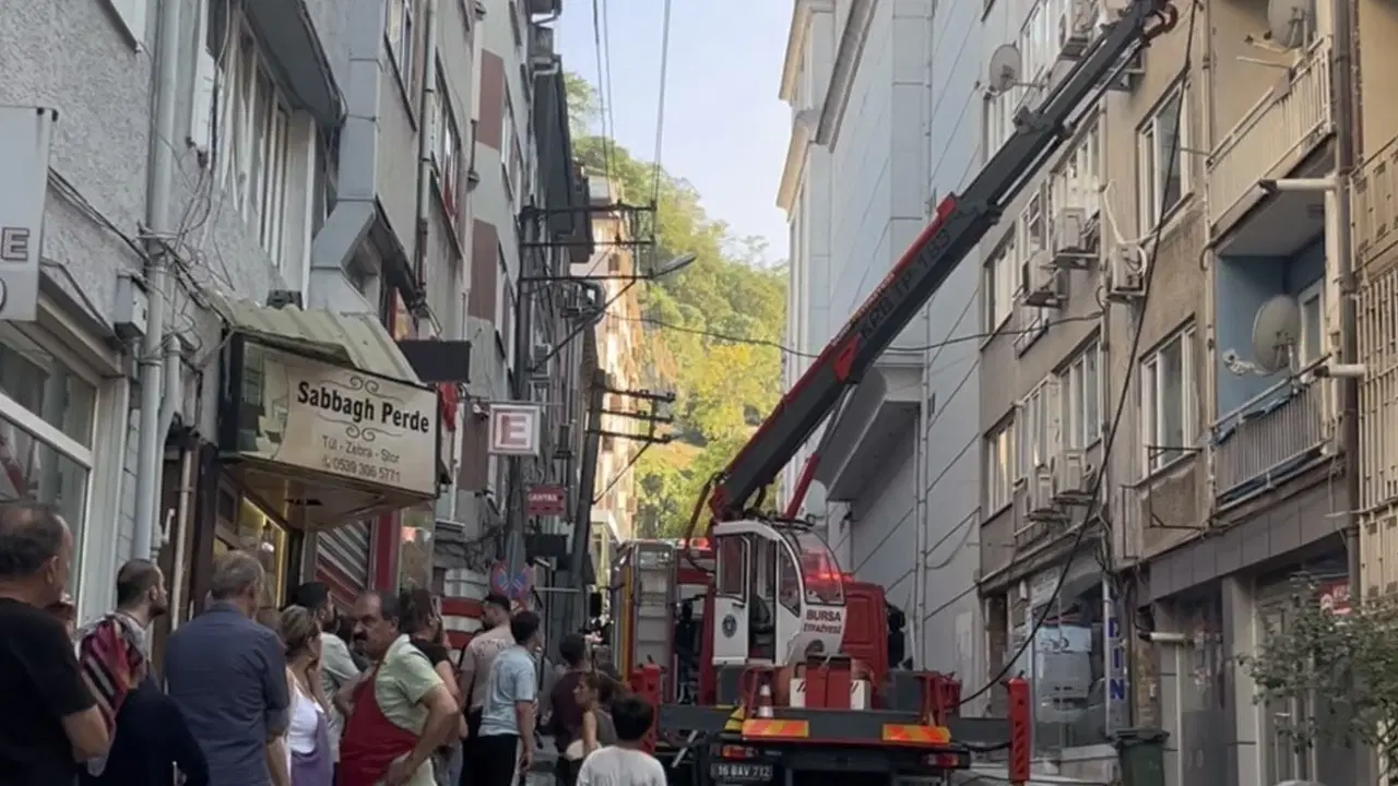 Bursa’da korkutan yangın... Mahalleli sokağa döküldü