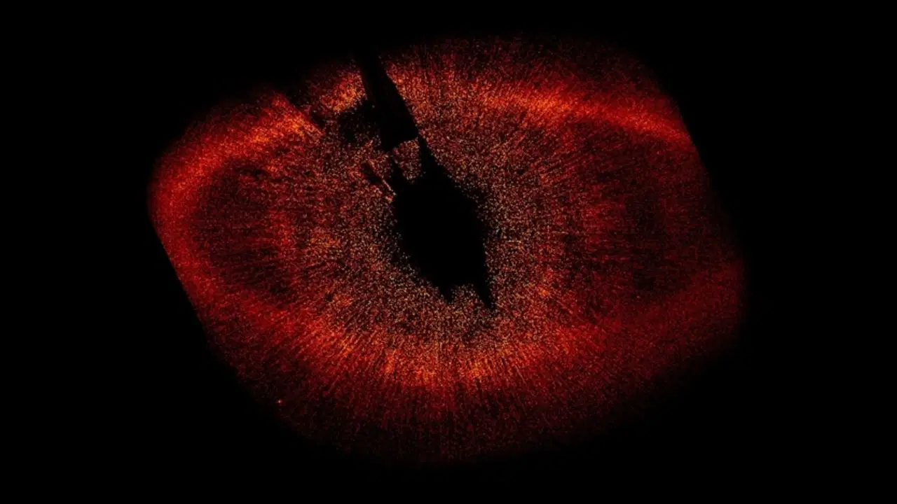 Hubble, iki kozmik çarpışmadan kalan tozlu kalıntıları tespit etti