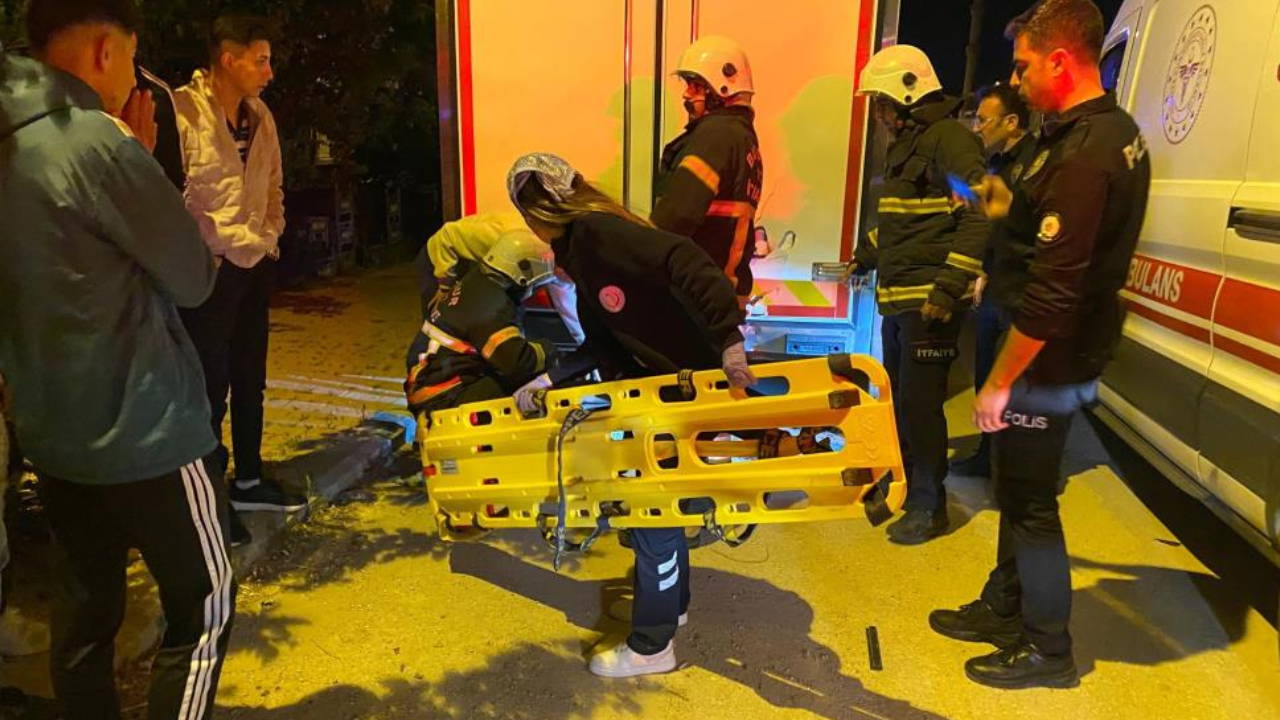 Kontrolden çıkan motosiklet, park halindeki kamyonun altına girdi: 1 ölü