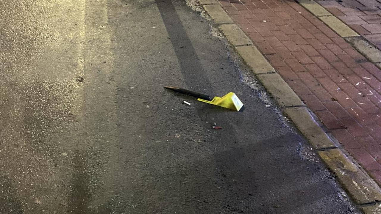 Arkadaşının kafatasını fırça sapıyla kırdı