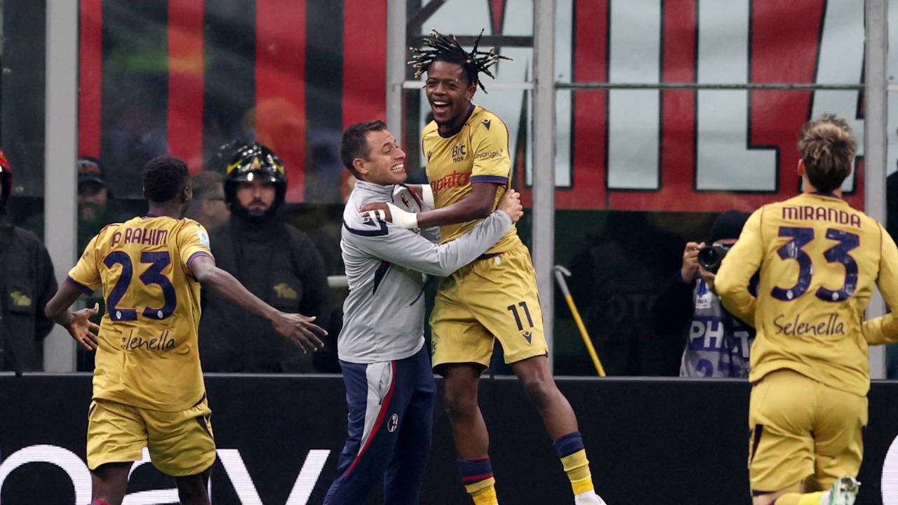 Samuel Mbangula hat-trick yaptı: Bologna, Milan'ı deplasmanda devirdi!