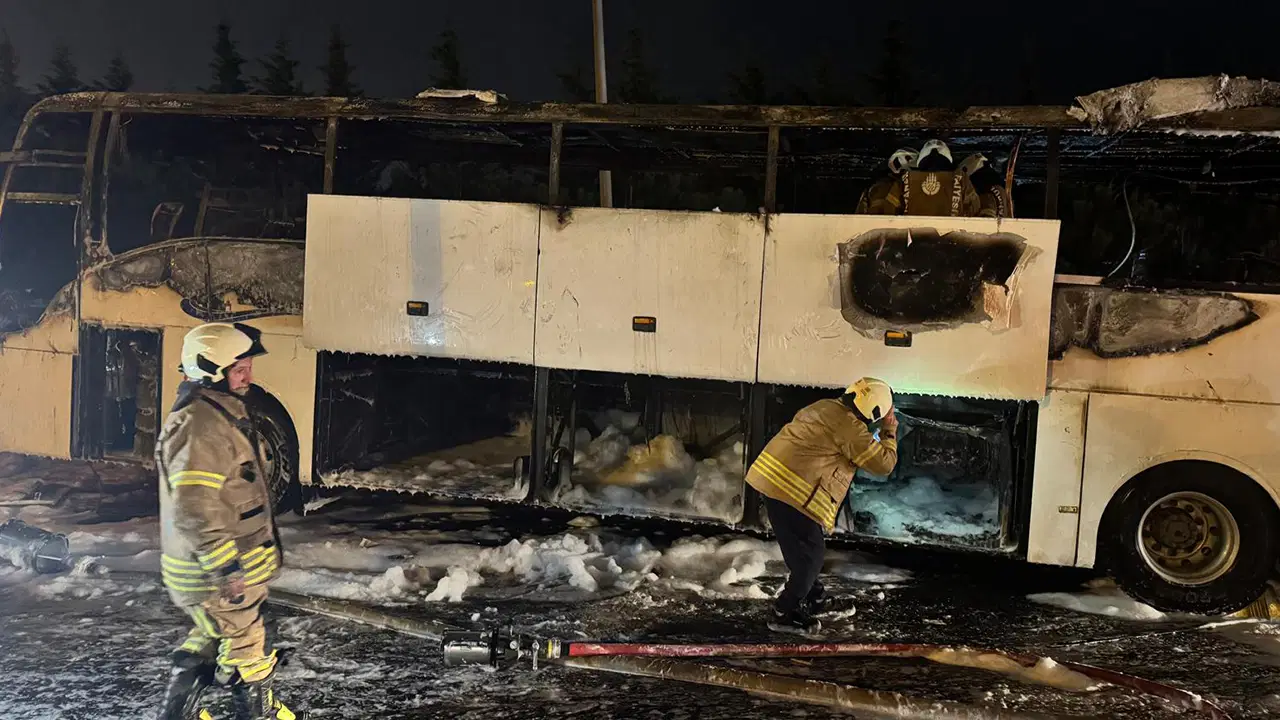İstanbul'da şehirlerarası yolcu otobüsü küle döndü