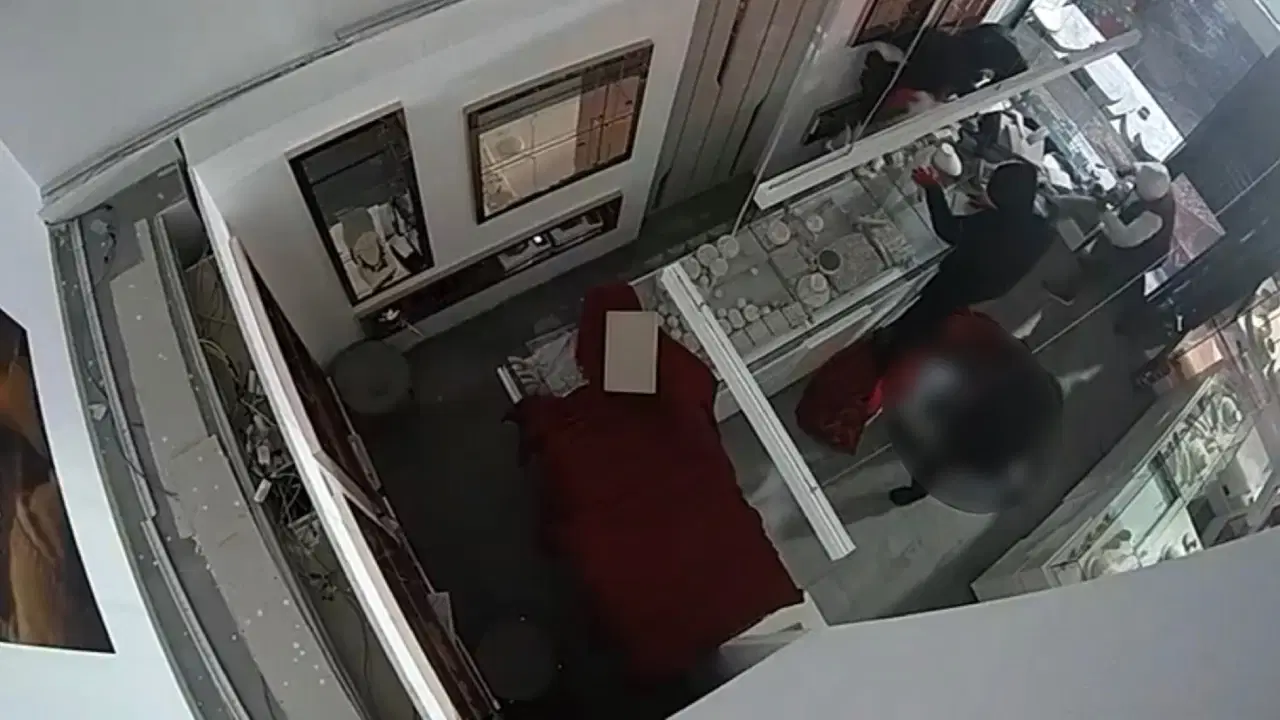 İstanbul'da kuyumcu dükkanında hırsızlık: 2 dakikada 18 milyon liralık soygun!